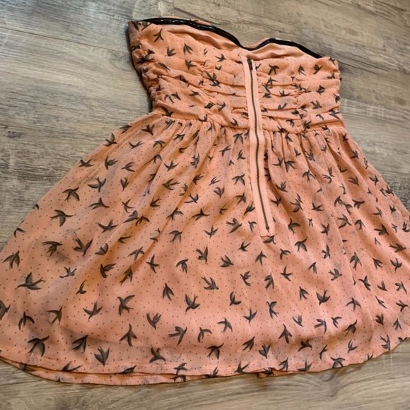 FOREVER 21 Strapless Smocked Top Blouse • size medium - Picture 10 of 10